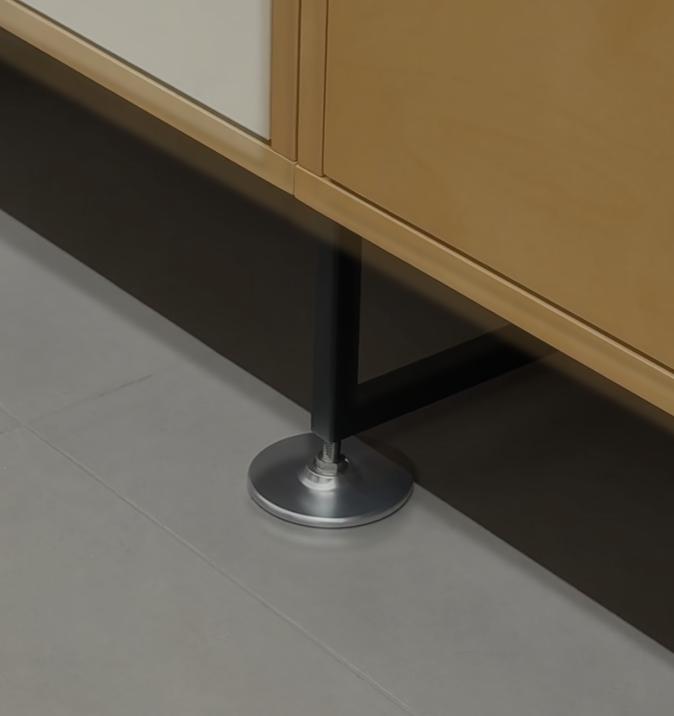 Height-adjustable levelling foot